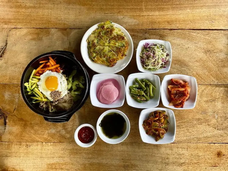 Natssul's Bibimbap with side dishes