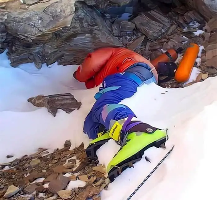 Death On Everest What Happens To The Bodies On Mount Everest   Green Boots On Everest 