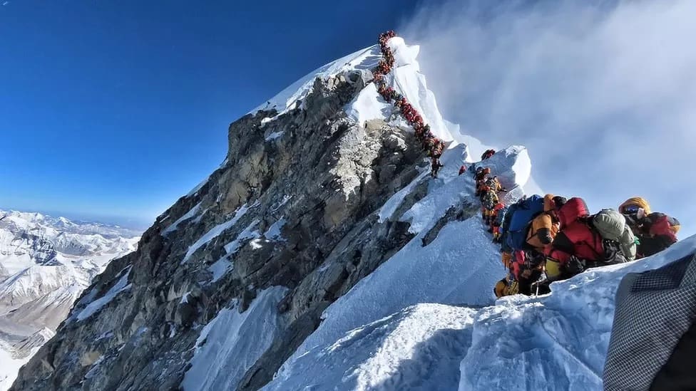 climbers in mount everest, mount everest facts, interesting mount everest facts
