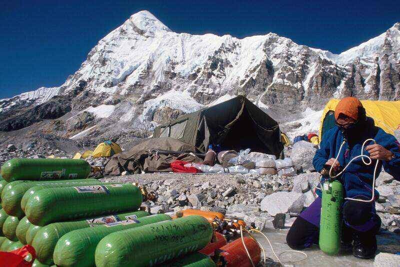 Oxygen bottles in Everest, mount everest facts, interesting mount everest facts