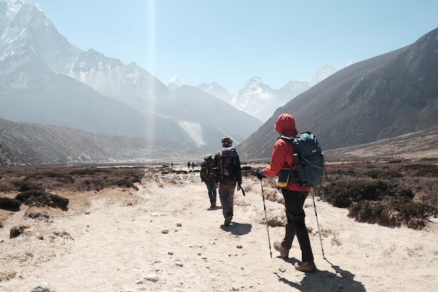 trekkers on their way to everest camp, mount everest facts, interesting mount everest facts