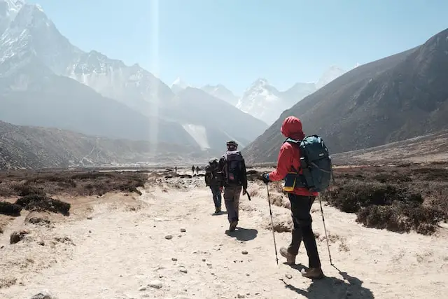 trekkers on their way to everest camp, mount everest facts, interesting mount everest facts