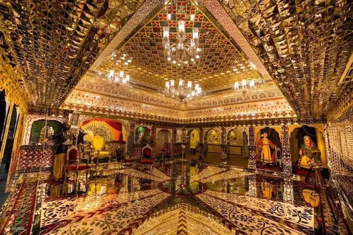 Jaipur Wax Museum, Sheesh Mahal