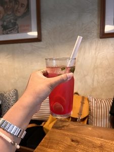 Strawberry Mojito Akuri Cafe