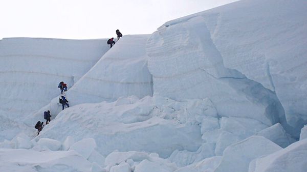 climbing route on everest