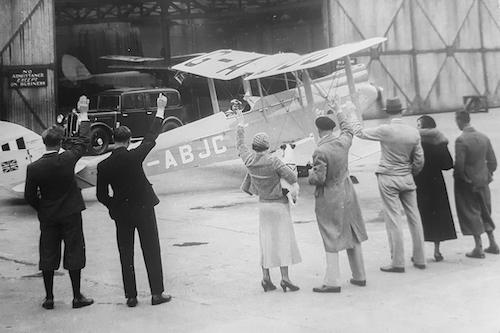 Maurice Wilson saying bye before Everest