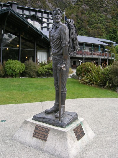 Statue of Edmund Hillary in Mount Cook
