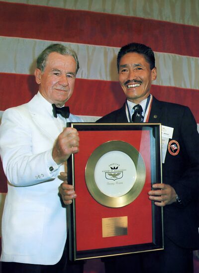 Tenzing Norgay receiving award in Chicago event