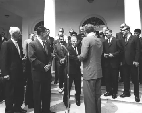 Jim Whittaker with the Hubbard Medal 1963