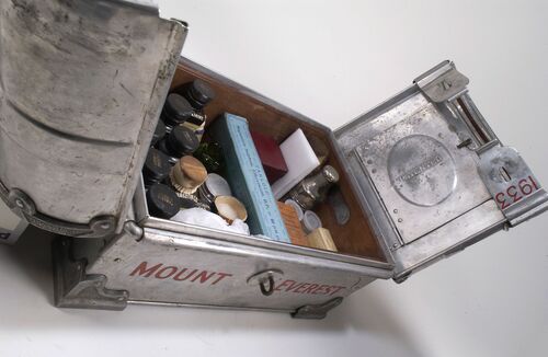 Tabloid medicine chest 1933 Expedition